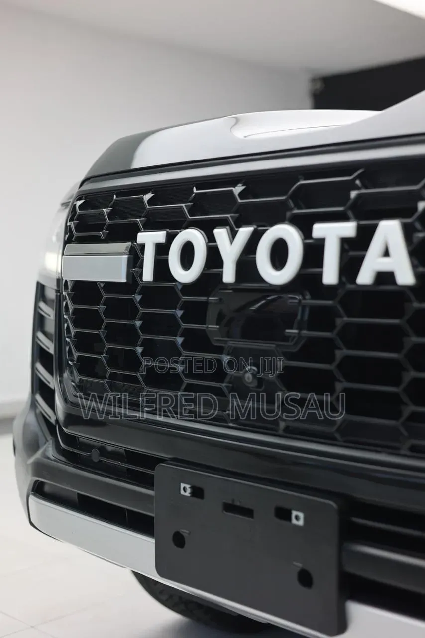 Toyota Land Cruiser LC300 2022 Black