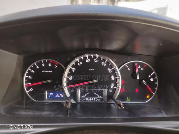 Toyota HiAce 2018 White - thumbnail 2