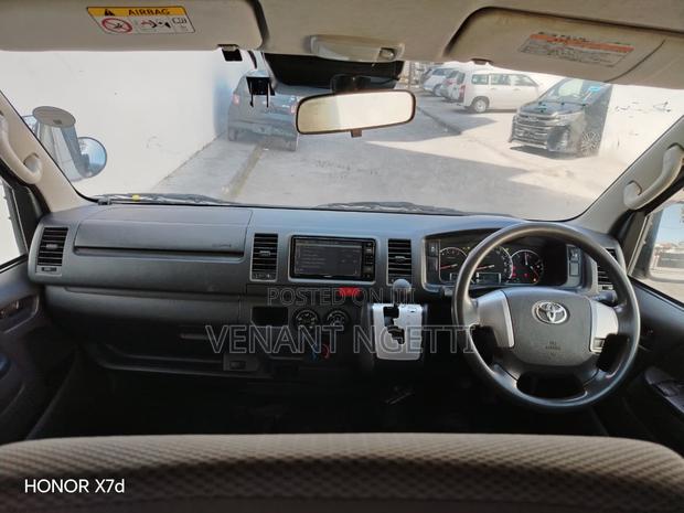 Toyota HiAce 2018 White - thumbnail 6