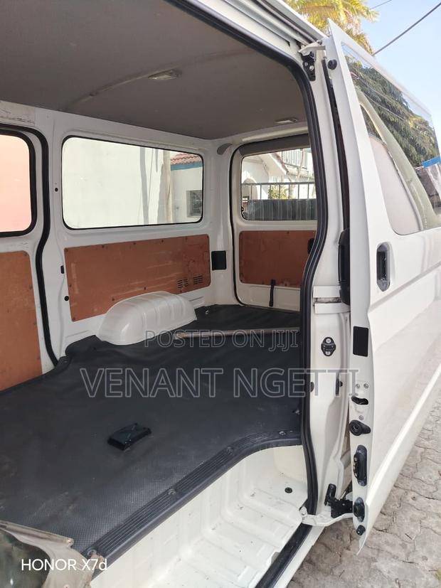 Toyota HiAce 2018 White - thumbnail 8