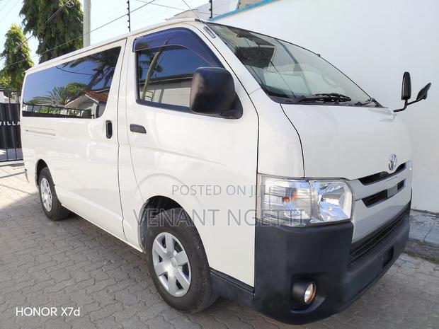 Toyota HiAce 2018 White - thumbnail 14