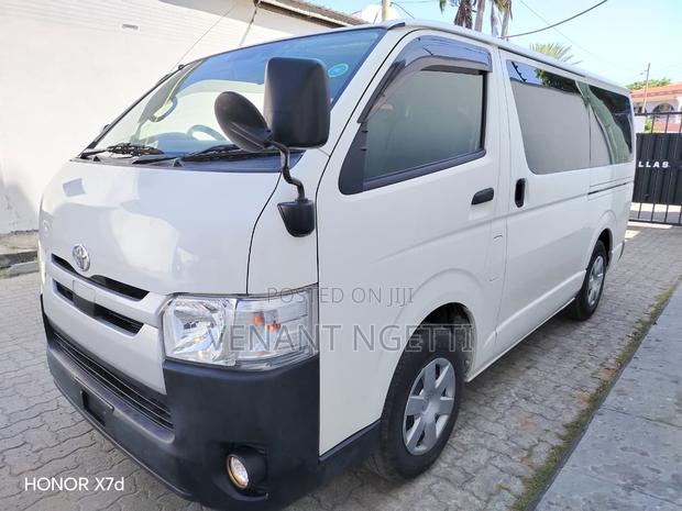 Toyota HiAce 2018 White - thumbnail 15