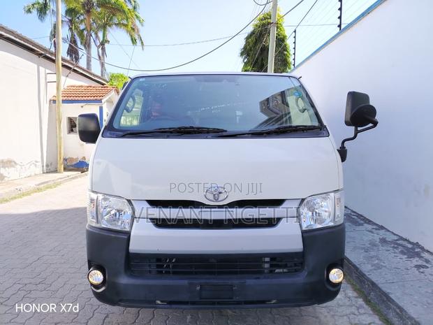 Toyota HiAce 2018 White