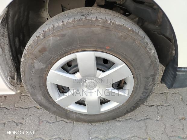 Toyota HiAce 2018 White - thumbnail 17