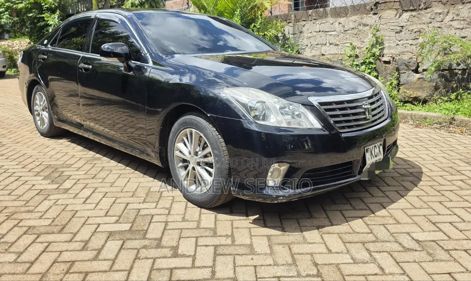 Toyota Crown 2012 Black