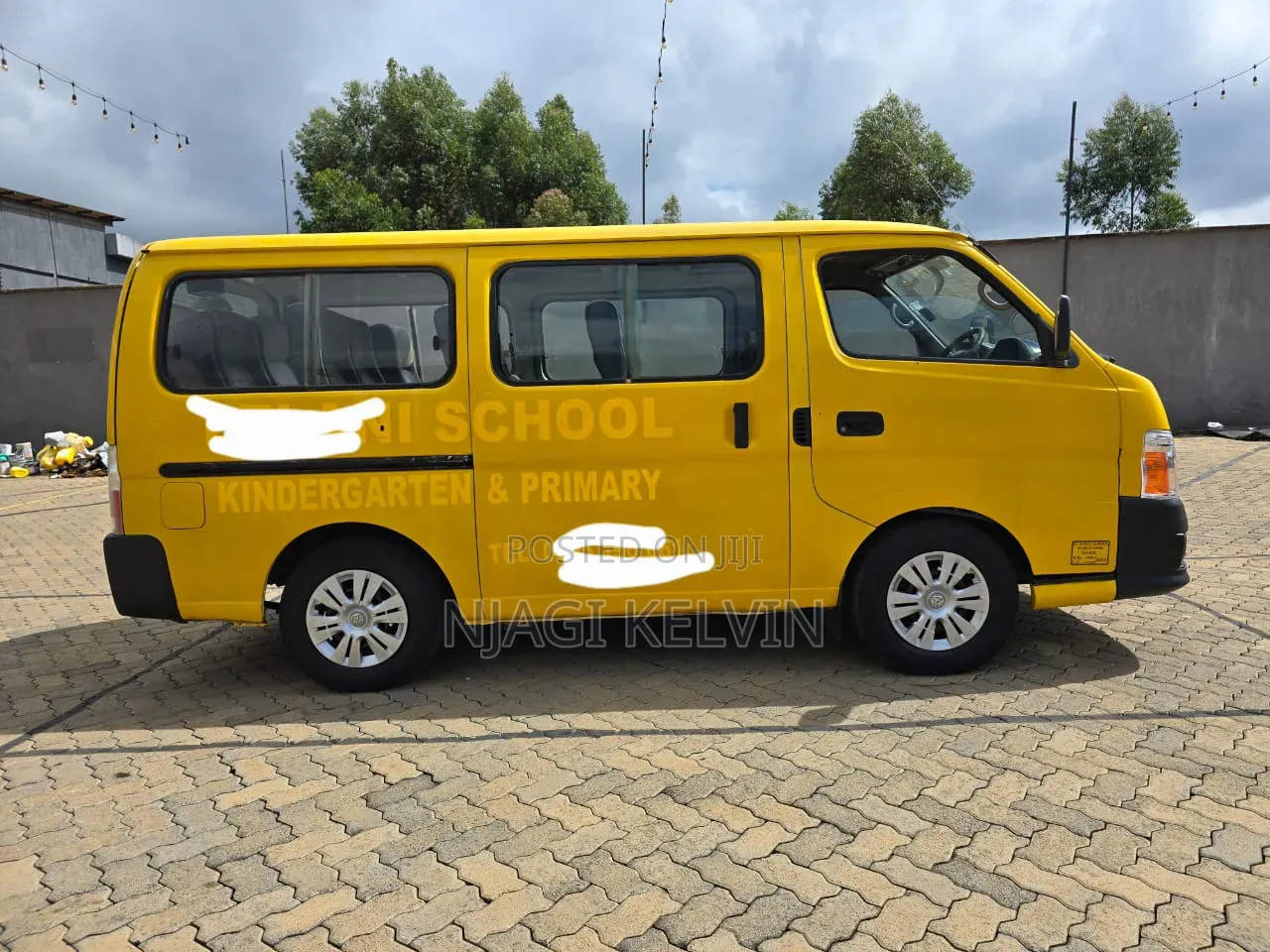 Nissan Caravan (Urvan) 2010 Yellow