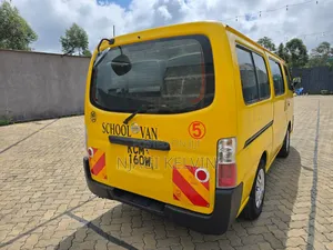 Nissan Caravan (Urvan) 2010 Yellow