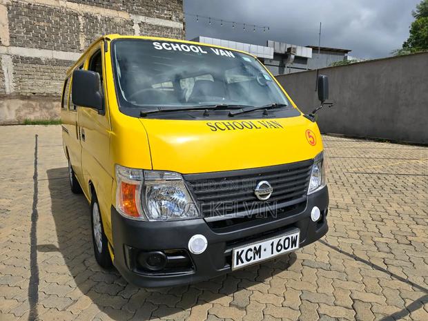 Nissan Caravan (Urvan) 2010 Yellow - thumbnail 3