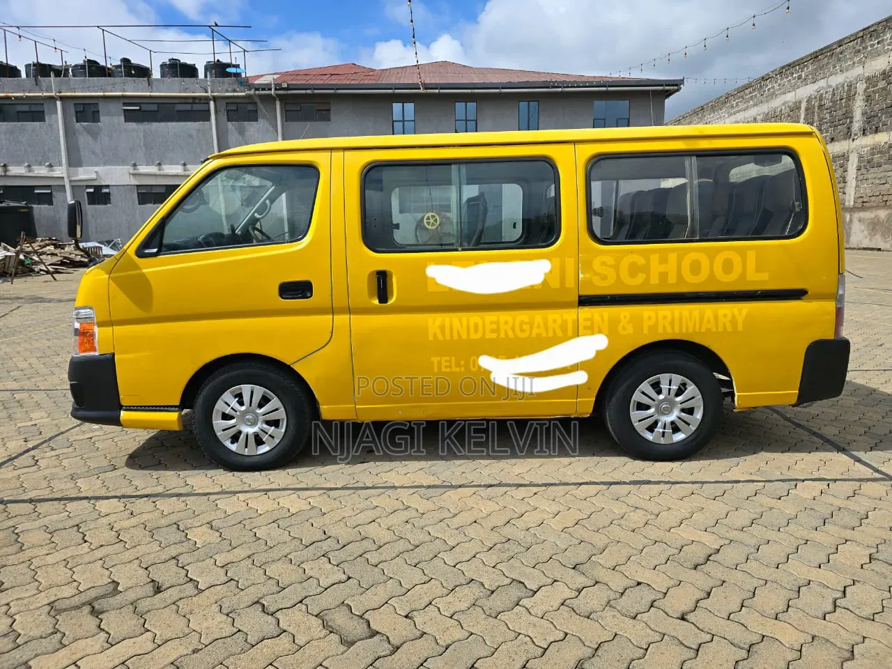 Nissan Caravan (Urvan) 2010 Yellow
