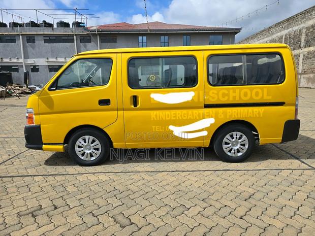 Nissan Caravan (Urvan) 2010 Yellow - thumbnail 8
