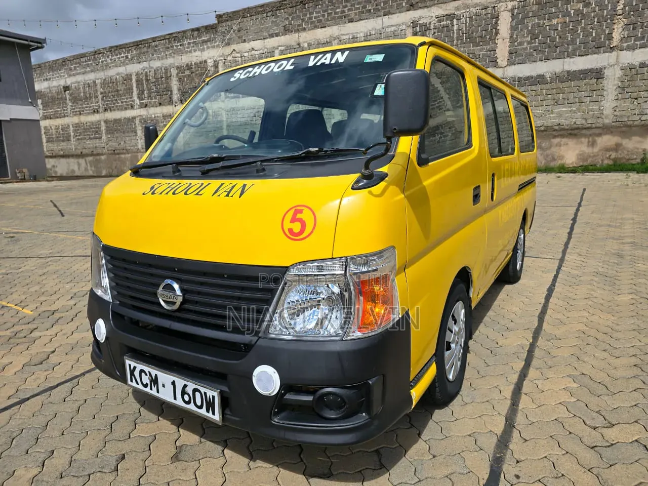 Nissan Caravan (Urvan) 2010 Yellow
