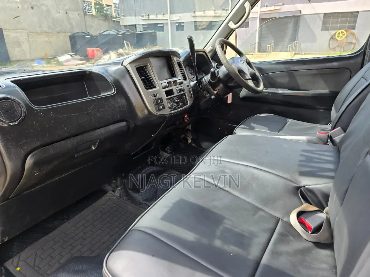 Nissan Caravan (Urvan) 2010 Yellow