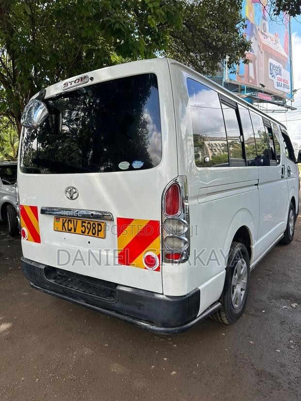 Toyota HiAce 2013 White - thumbnail 3