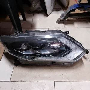 Nissan Xtrail Headlight Nt32 Inbuilt