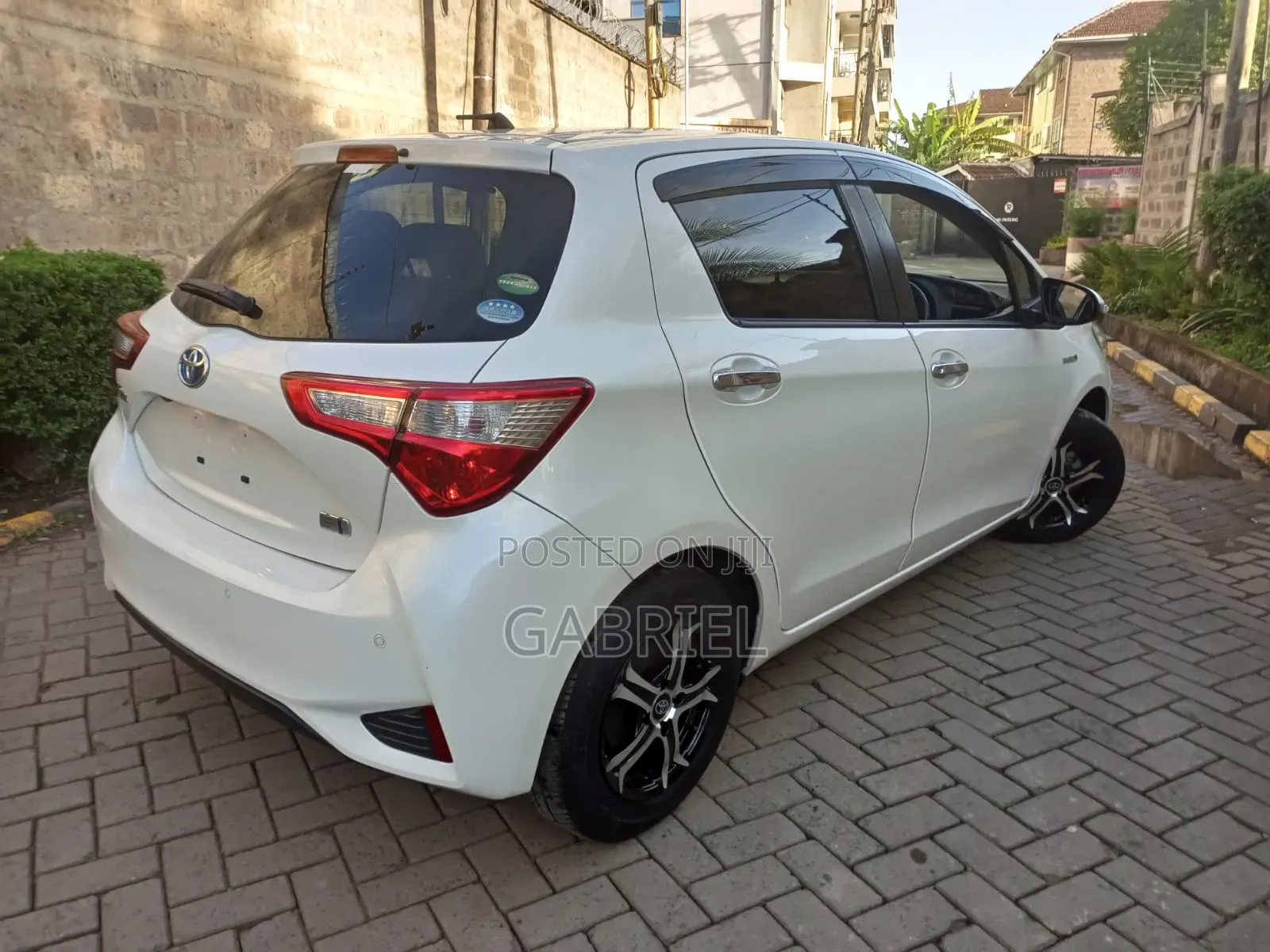 Toyota Vitz 1.5 FWD Hybrid 5dr 2019 Pearl