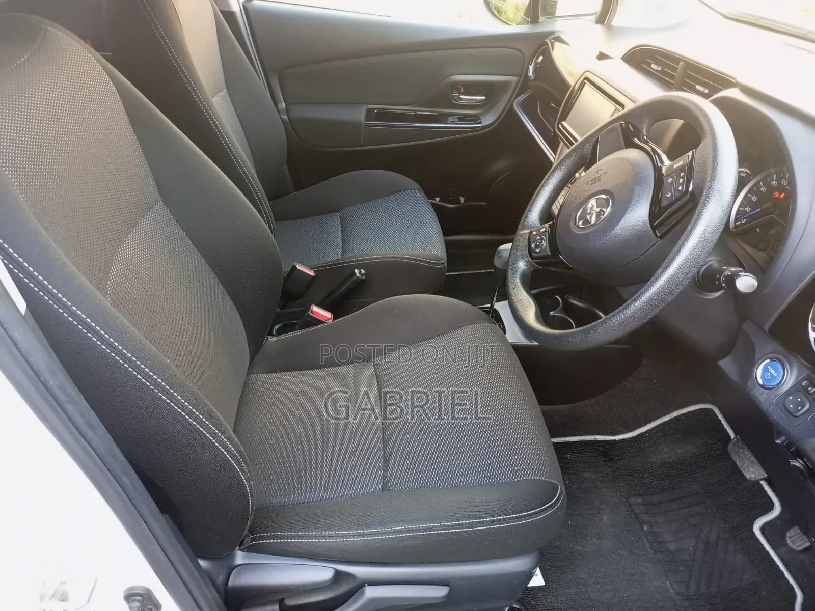 Toyota Vitz 1.5 FWD Hybrid 5dr 2019 Pearl