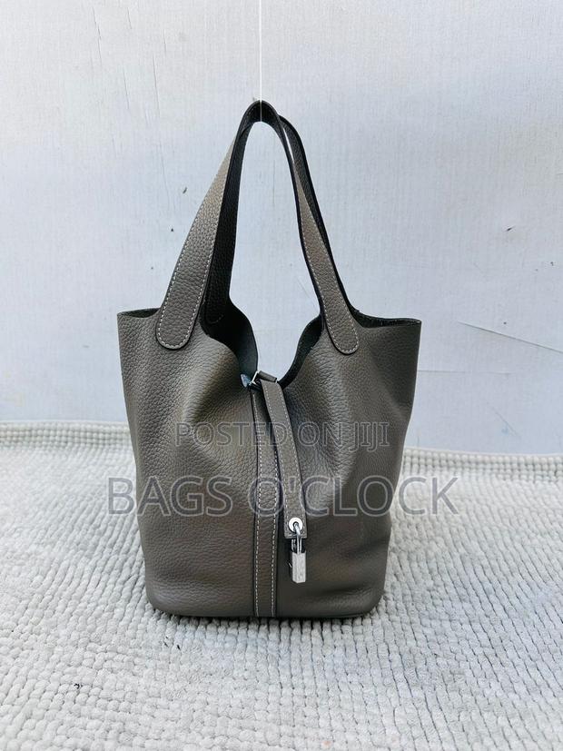 Authentic Hermès Picotin Lock 22 Bag – Etoupe Clemence Leather - main view