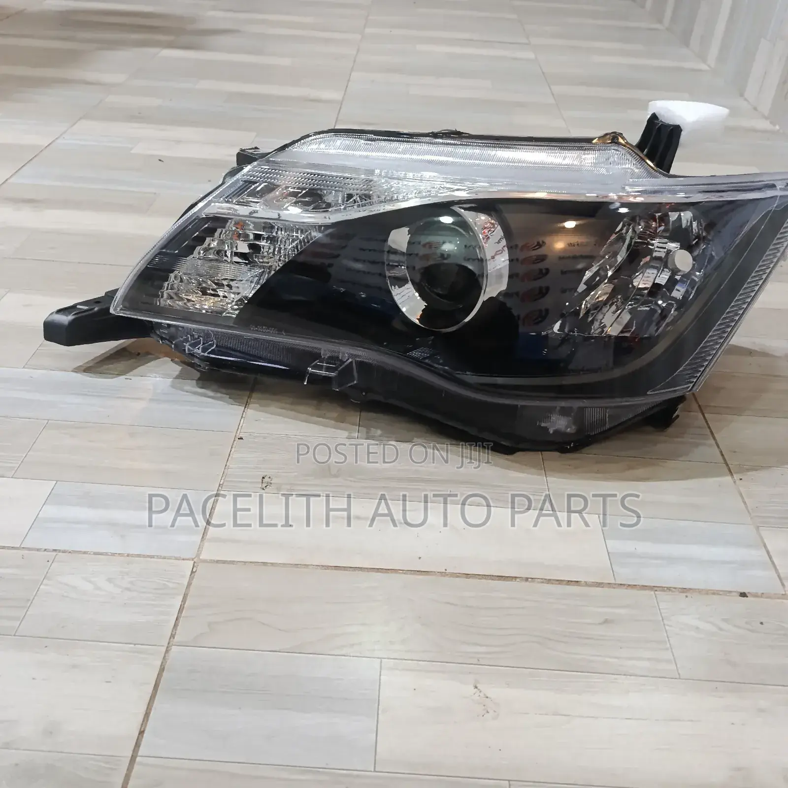 Head Lamp / Head Light Fielder 2012/ Axio Xenon