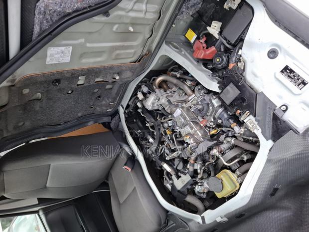 Toyota HiAce 2019 Silver - thumbnail 13