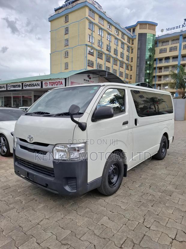 Toyota HiAce 2019 Silver - thumbnail 3