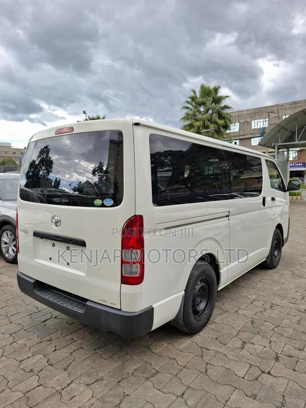 Toyota HiAce 2019 Silver - thumbnail 6