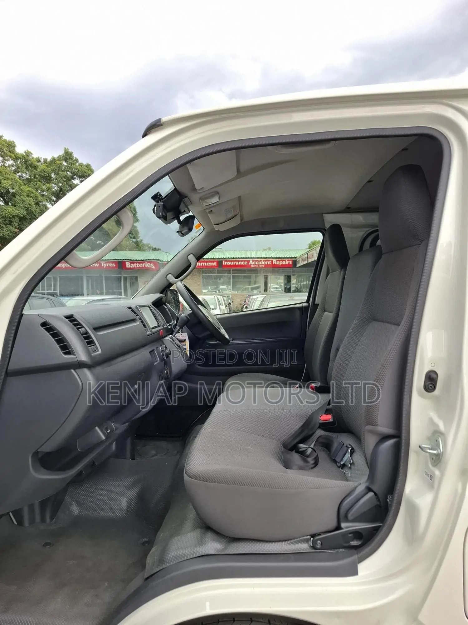 Toyota HiAce 2019 Silver