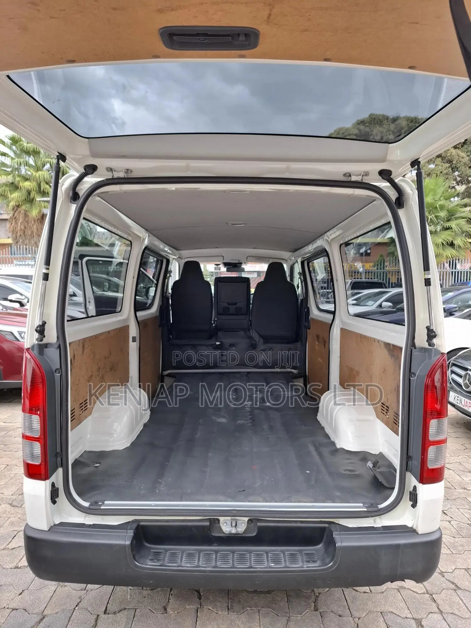 Toyota HiAce 2019 Silver