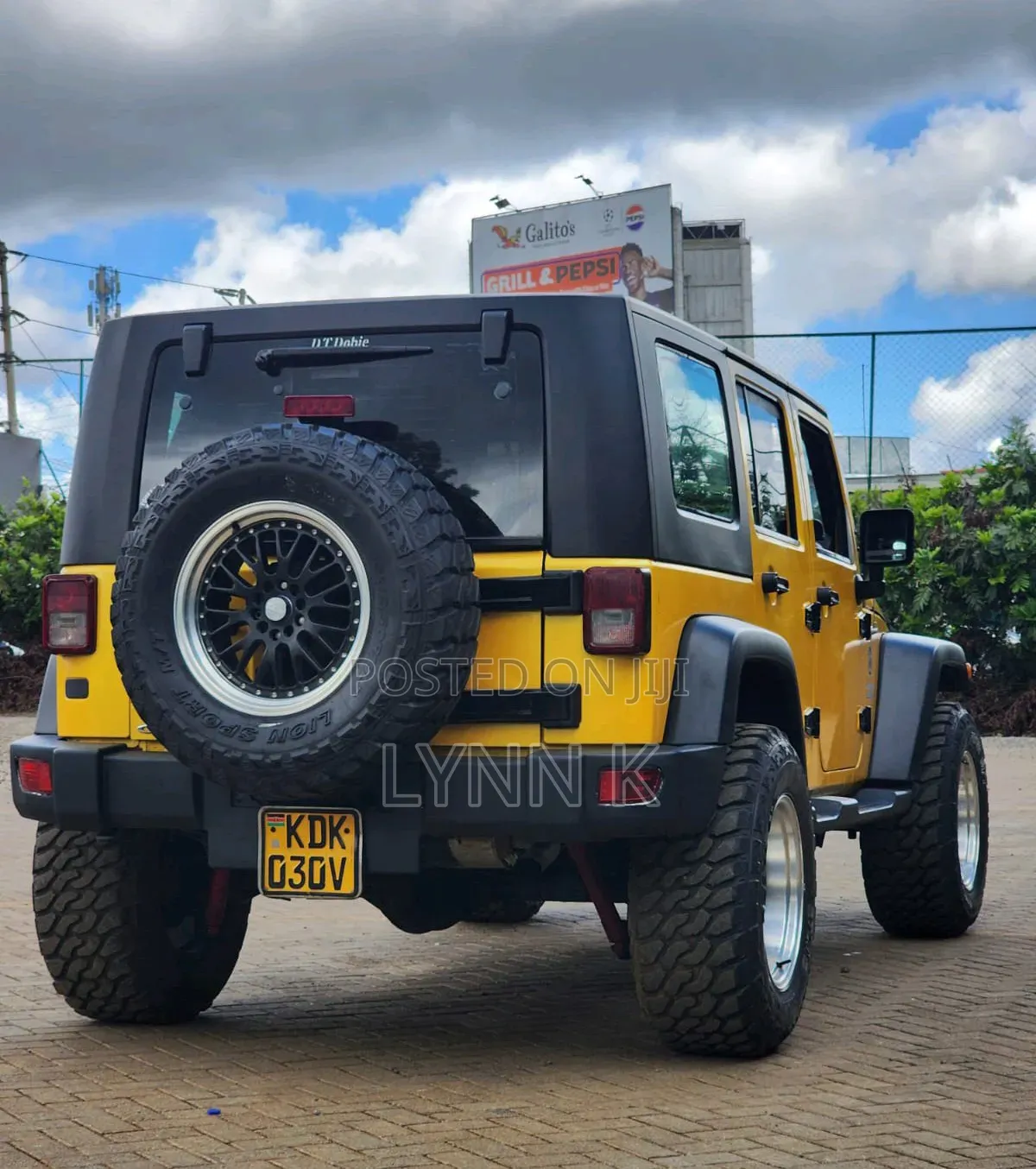 Jeep Wrangler 2010 Yellow