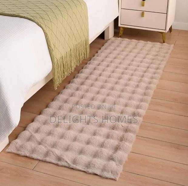 Rabbit Fur Bedside-Sc - thumbnail 4