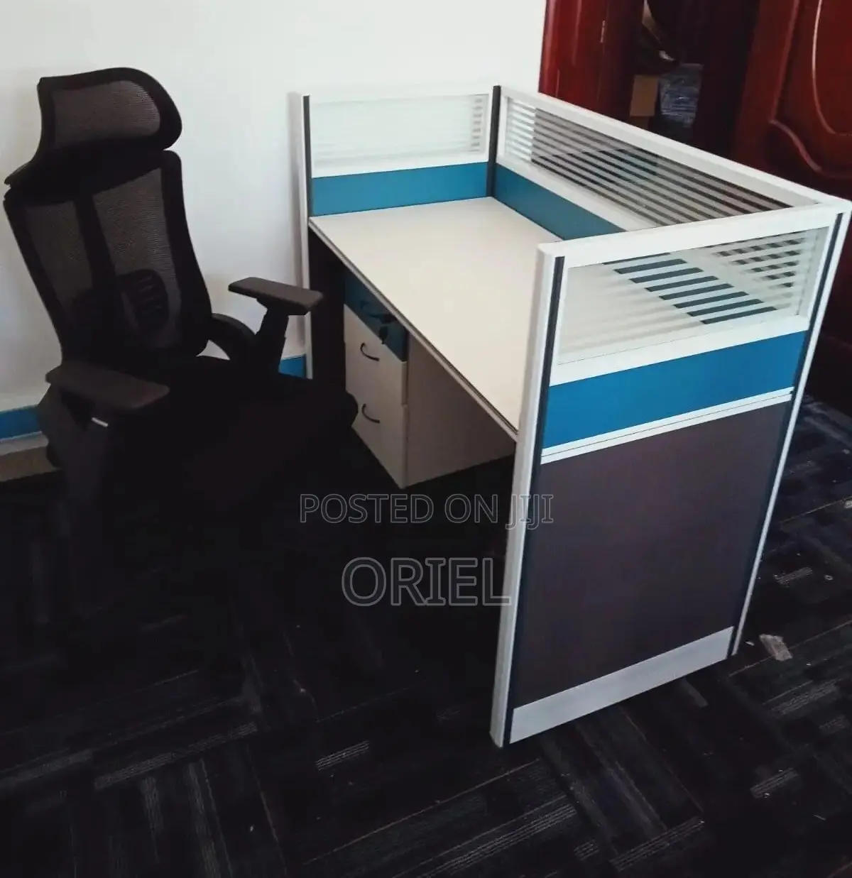 Office Workstation : 1-Way Office Workstation Desk