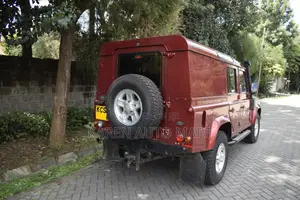 Land Rover Defender Puma 110 2.4 TD 2011 Burgundy