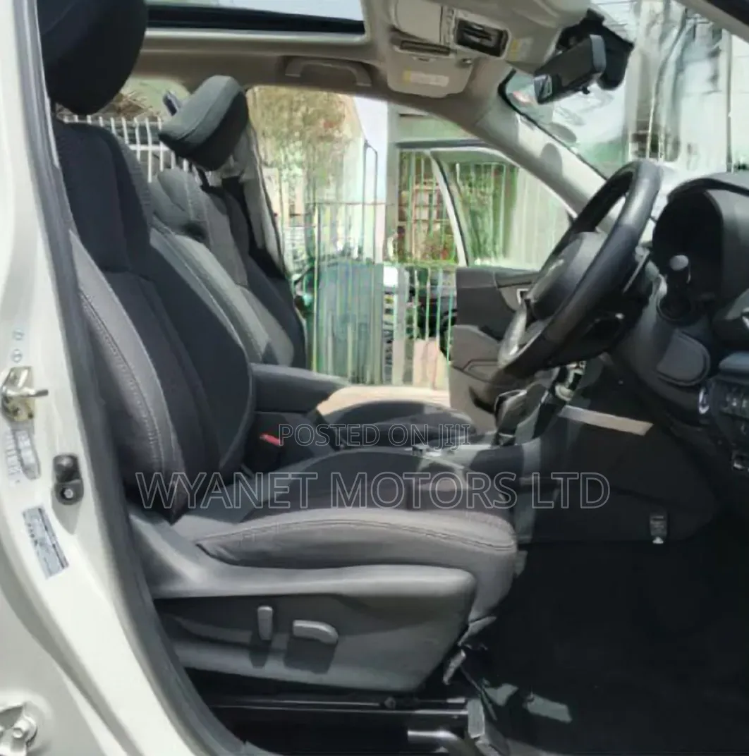 Subaru Forester Premium AWD 2019 White