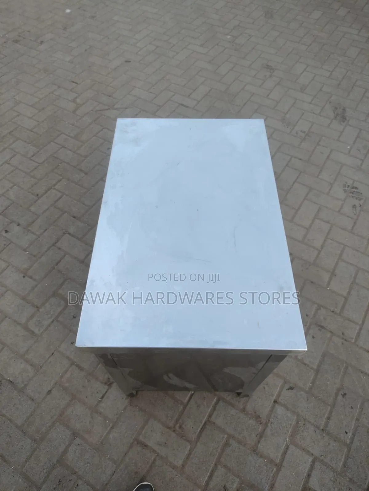 Covered All Sides Stainless Steel Table