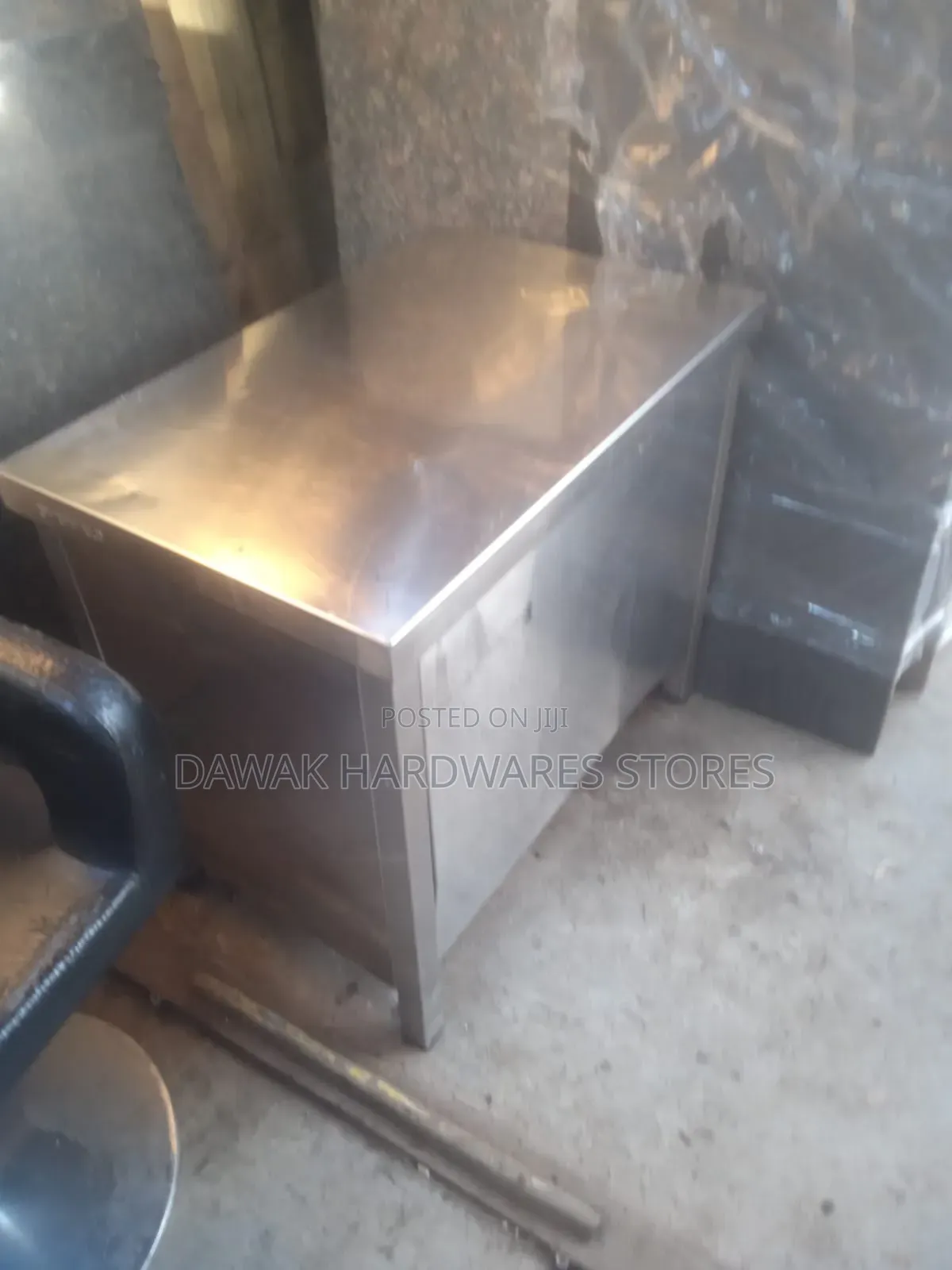 Covered All Sides Stainless Steel Table