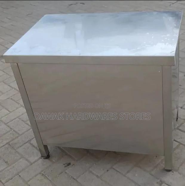 Covered All Sides Stainless Steel Table