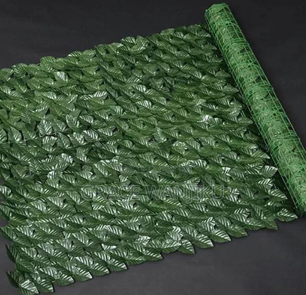 *Realistic Artificial Leaf Privacy Fence