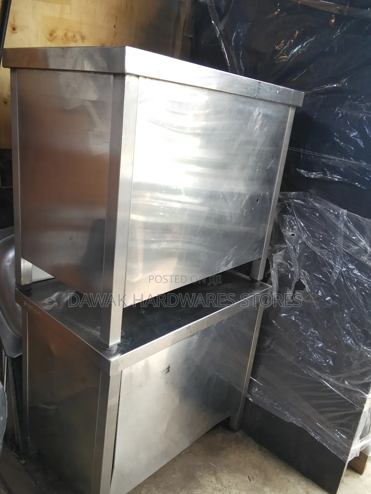 Covered All Sides Stainless Steel Table