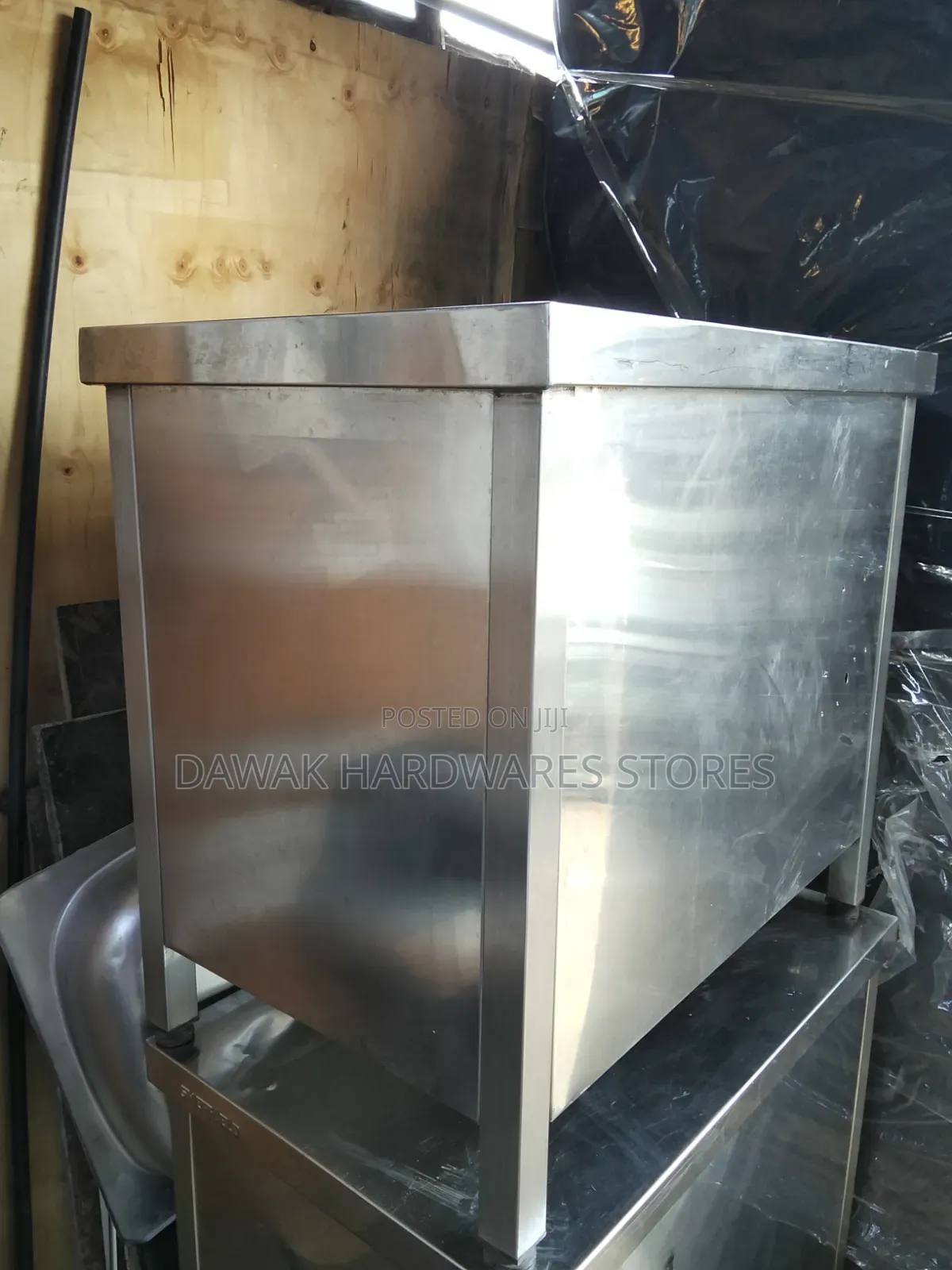 Covered All Sides Stainless Steel Table