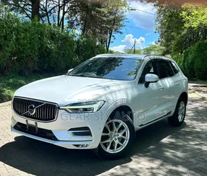 Volvo XC60 T5 Momentum AWD 2019 White