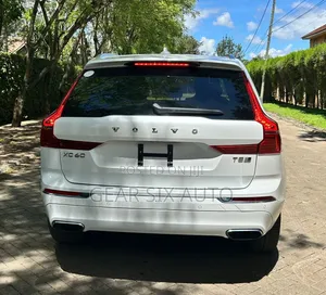 Volvo XC60 T5 Momentum AWD 2019 White