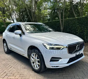 Volvo XC60 T5 Momentum AWD 2019 White