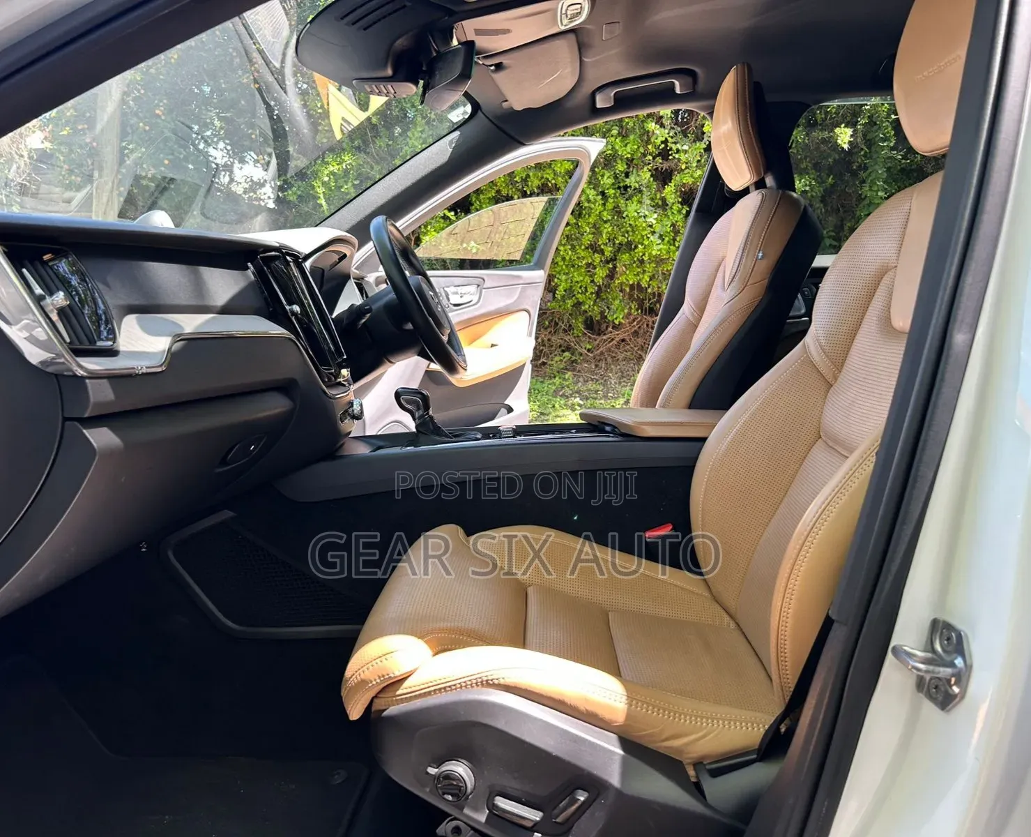 Volvo XC60 T5 Momentum AWD 2019 White