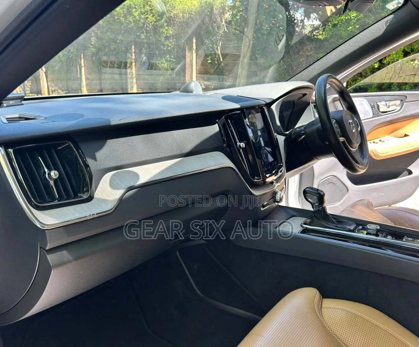 Volvo XC60 T5 Momentum AWD 2019 White
