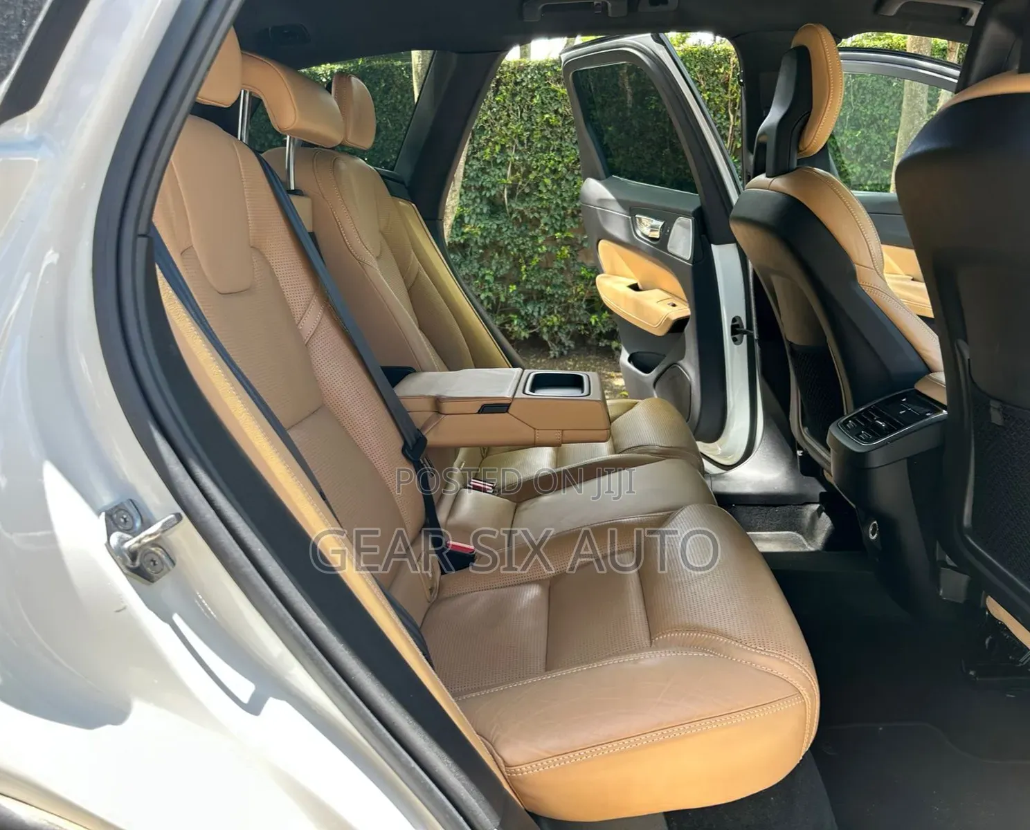 Volvo XC60 T5 Momentum AWD 2019 White