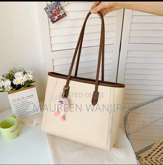 Dolly Tote Bags