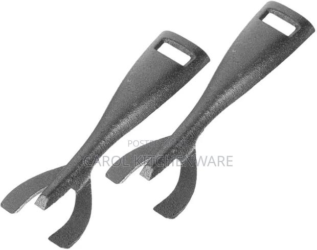Cast Iron Steak Plate Fork/Sizzling Plate Gripper - thumbnail 2
