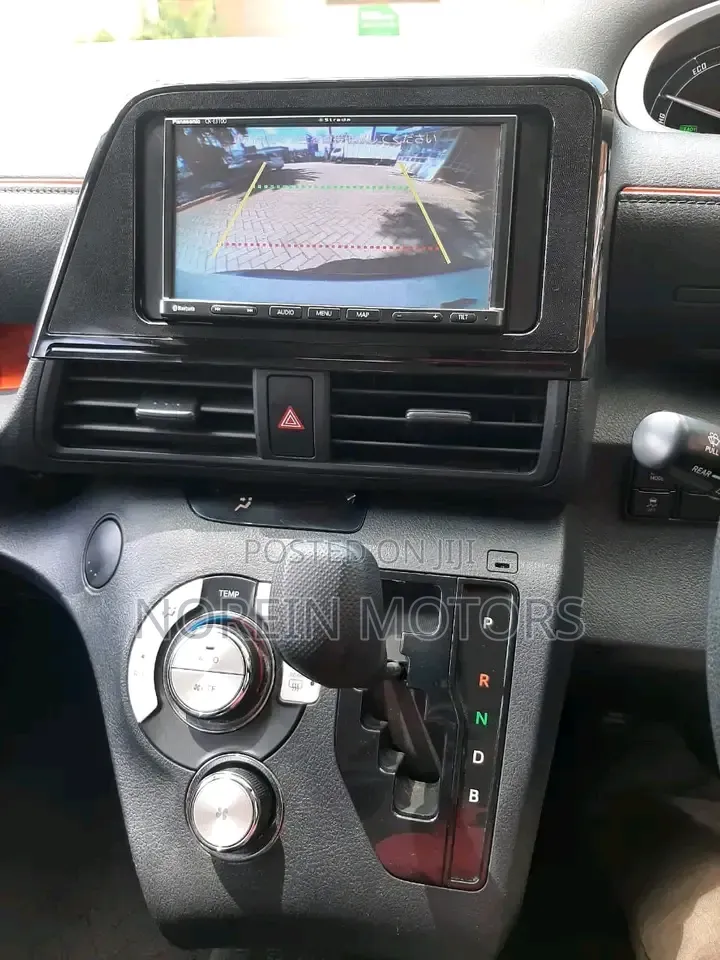 Toyota Sienta 1.5 Hybrid FWD 2019 Off white