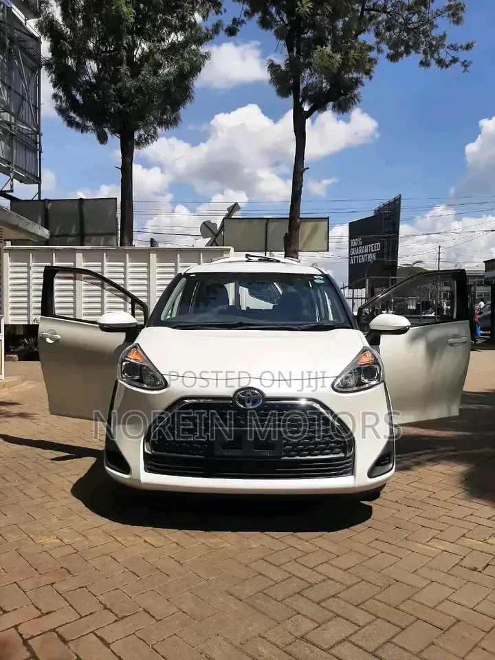 Toyota Sienta 1.5 Hybrid FWD 2019 Off white