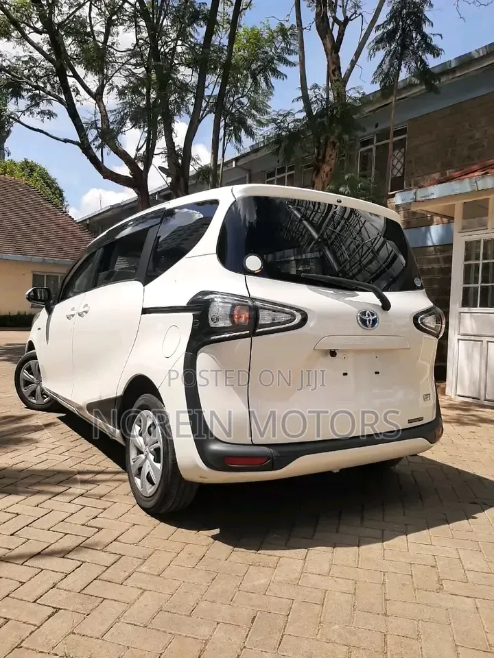 Toyota Sienta 1.5 Hybrid FWD 2019 Off white