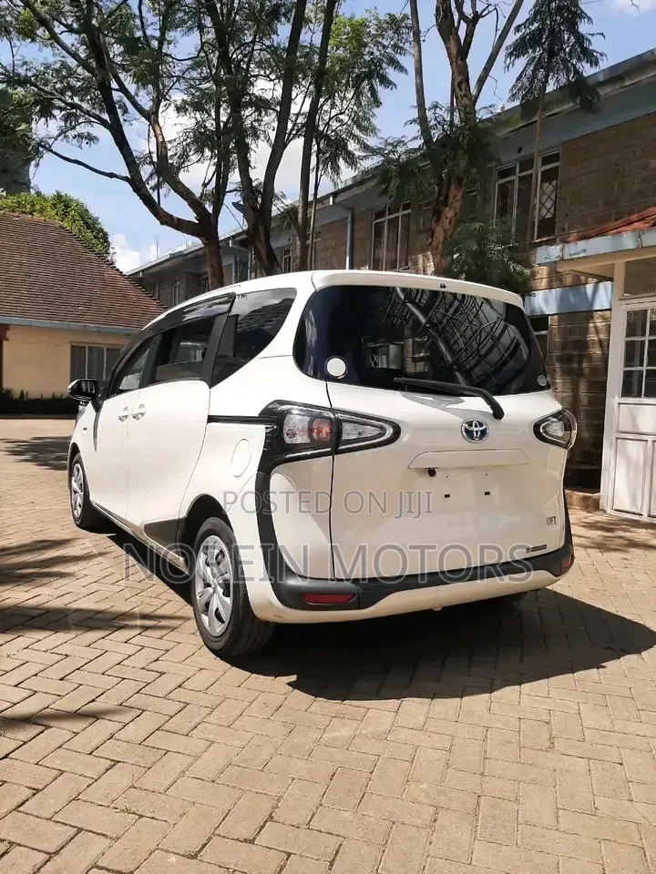 Toyota Sienta 1.5 Hybrid FWD 2019 Off white